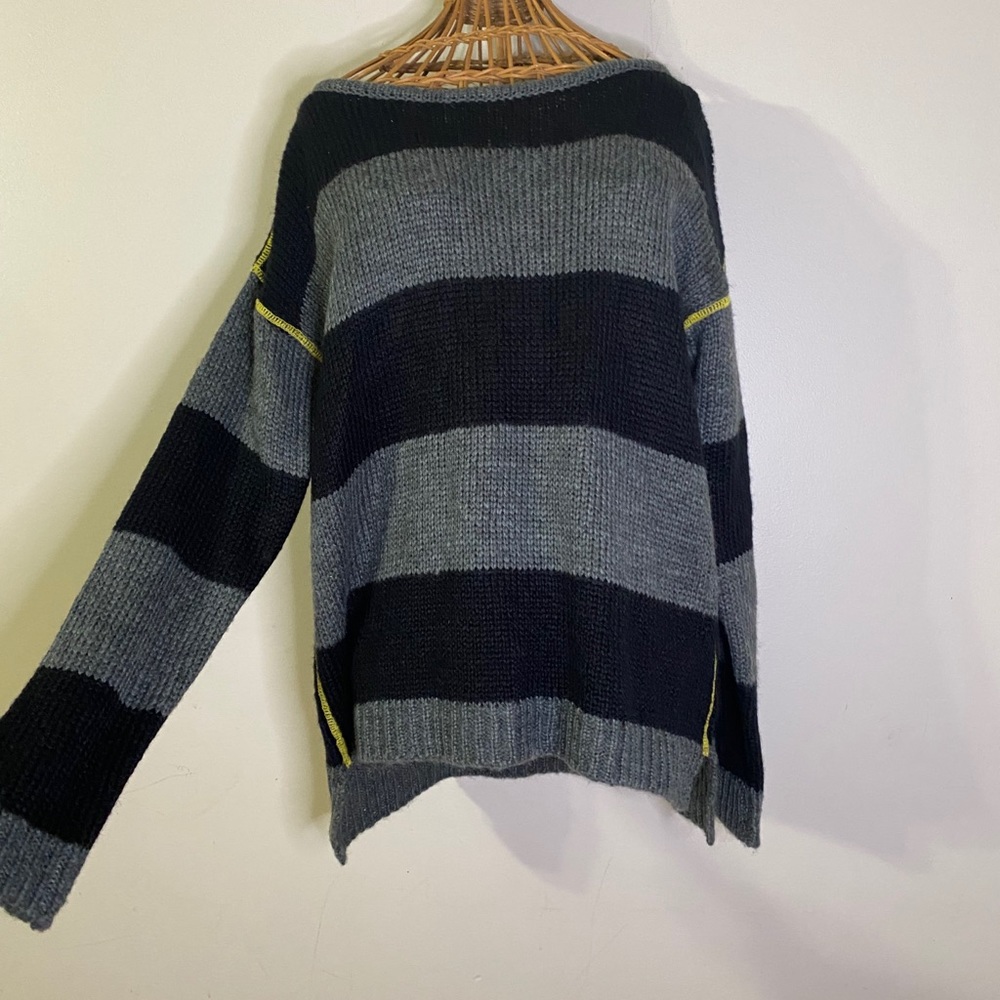 Rewind XS knit sweater